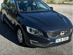Blå Begagnad 2014 Volvo V60 Momentum Kombi | 95 000 kr