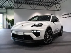 Vit (white) Begagnad 2024 Porsche Macan SUV | 995 000 kr