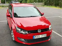 Röd Begagnad 2013 VW Polo Halvkombi | 69 990 kr (Marknadspris)