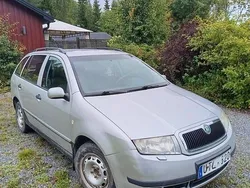 Silver Begagnad 2004 Skoda Fabia Kombi | 20 000 kr (Lite dyr)