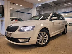 Vit Begagnad 2014 Skoda Octavia Ambition Kombi | 114 500 kr (Dyr)