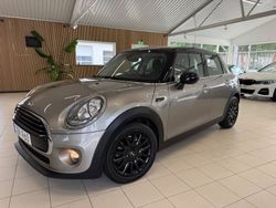 Grå (gråmetallick) Begagnad 2018 Mini Cooper Pepper Halvkombi | 143 900 kr (Marknadspris)