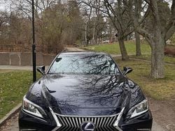 Mörkblå Begagnad 2020 Lexus ES300H Sedan | 310 000 kr (Marknadspris)