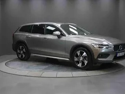 Grå Begagnad 2022 Volvo V60 CC Kombi | 359 000 kr (Lite dyr)