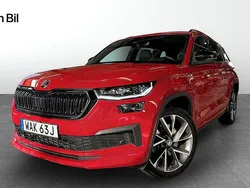 Röd Begagnad 2023 Skoda Kodiaq SportLine SUV | 399 900 kr (Marknadspris)