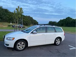 Vit Begagnad 2009 Volvo V50 Momentum Kombi | 35 000 kr (Marknadspris)