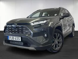 Mörkgrå (grey) Begagnad 2022 Toyota RAV4 Hybrid Executive SUV | 379 900 kr (Bra pris)