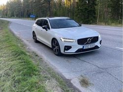 Vit Begagnad 2020 Volvo V60 R-Design Kombi | 270 000 kr (Marknadspris)