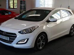 Vit Begagnad 2016 Hyundai i30 Premium Kombi | 99 900 kr (Marknadspris)