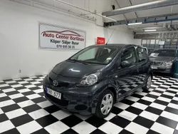 Mörkgrå Begagnad 2010 Toyota Aygo Halvkombi | 39 900 kr (Marknadspris)