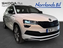 Vit (moon white metallic) Begagnad 2022 Skoda Karoq SportLine SUV | 349 900 kr