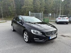 Svart Begagnad 2018 Volvo V60 Standard Kombi | 139 900 kr (Marknadspris)