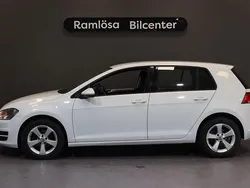 Vit Begagnad 2014 VW Golf VII Halvkombi | 74 900 kr (Marknadspris)