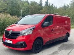 Röd Begagnad 2016 Renault Trafic Van | 109 900 kr (Bra pris)