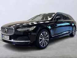 Svart Begagnad 2022 Volvo V90 Core Kombi | 399 000 kr (Marknadspris)