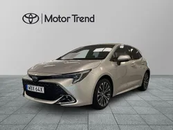 Silver Begagnad 2025 Toyota Corolla Hybrid Style Halvkombi | 364 900 kr (Dyr)