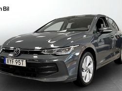 Mörkgrå Begagnad 2024 VW Golf VIII Life Kombi | 299 900 kr (Marknadspris)