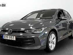 Mörkgrå Begagnad 2024 VW Golf VIII Life Kombi | 304 900 kr (Marknadspris)