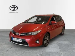 Mörkröd Begagnad 2015 Toyota Auris Edition Halvkombi | 109 900 kr (Marknadspris)