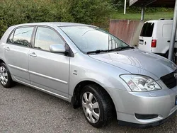 Silver Begagnad 2003 Toyota Corolla Halvkombi | 38 000 kr