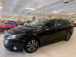 Svart (svartmetallic) Begagnad 2013 Toyota Avensis Executive Kombi | 99 900 kr (Marknadspris)