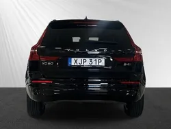 Svart Begagnad 2023 Volvo XC60 Core SUV | 389 900 kr (Bra pris)