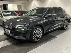 Grå Begagnad 2020 Audi e-tron SUV | 399 800 kr (Marknadspris)