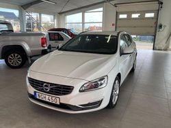 Vit Begagnad 2017 Volvo V60 Momentum Kombi | 149 500 kr (Bra pris)