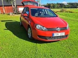 Röd Begagnad 2010 VW Golf VI Halvkombi | 70 000 kr (Marknadspris)