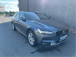 Grå Begagnad 2019 Volvo V90 CC Kombi | 319 000 kr (Bra pris)