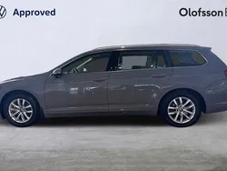 Grå Begagnad 2023 VW Passat Business Kombi | 309 000 kr (Marknadspris)