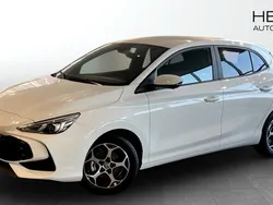 Vit (white) Ny 2024 MG MG3 Luxury Halvkombi | 269 990 kr (Marknadspris)