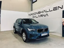 Blå Begagnad 2023 Volvo XC40 Core SUV | 309 900 kr (Marknadspris)