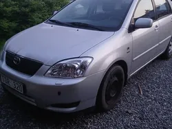Silver Begagnad 2002 Toyota Corolla Halvkombi | 35 000 kr (Marknadspris)