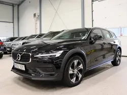 Svart Begagnad 2021 Volvo V60 CC Momentum Kombi | 389 400 kr (Lite dyr)