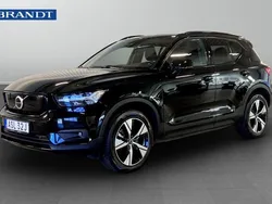 Svart Begagnad 2022 Volvo XC40 Plus SUV | 369 900 kr