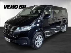 Svart Begagnad 2022 VW Multivan Comfortline Minibuss | 598 900 kr (Marknadspris)
