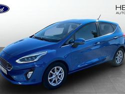 Blå (blue) Begagnad 2021 Ford Fiesta Titanium Halvkombi | 144 900 kr (Marknadspris)