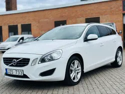 Vit Begagnad 2013 Volvo V60 Momentum Kombi | 84 900 kr (Bra pris)