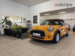 Orange (orange metallic) Begagnad 2015 Mini Cooper Pepper Halvkombi | 129 900 kr (Marknadspris)