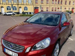 Röd Begagnad 2012 Volvo V60 Momentum Kombi | 75 000 kr (Marknadspris)