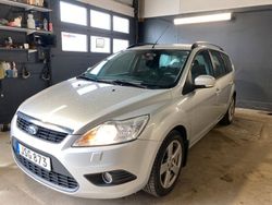 Grå Begagnad 2011 Ford Focus Platinum Kombi | 54 900 kr (Dyr)