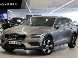 Grå Begagnad 2021 Volvo V60 CC Momentum Kombi | 379 900 kr (Dyr)