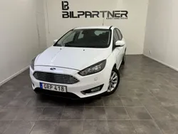 Vit Begagnad 2015 Ford Focus Titanium Halvkombi | 69 900 kr (Marknadspris)