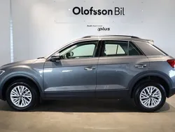 Mörkgrå Begagnad 2022 VW T-Roc SUV | 259 900 kr (Marknadspris)