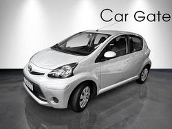Silver Begagnad 2014 Toyota Aygo Halvkombi | 69 900 kr (Marknadspris)
