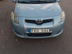 Blå Begagnad 2007 Toyota Auris Halvkombi | 37 000 kr (Marknadspris)