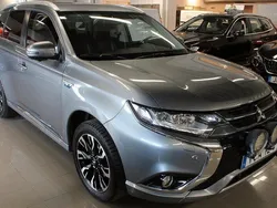 Grå Begagnad 2016 Mitsubishi Outlander P-HEV SUV | 180 000 kr (Dyr)
