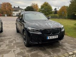 Svart Begagnad 2022 BMW iX3 SUV | 449 000 kr (Marknadspris)