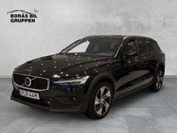 Svart Begagnad 2022 Volvo V60 CC Kombi | 299 000 kr (Bra pris)